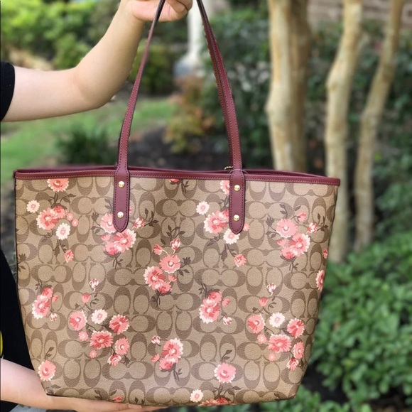 CLEARANCE !! Coach prairie daisy floral tote NWT - Picture 7 of 8